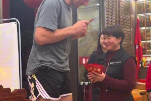 老外来国内打野球最开心的就是这个时候了~